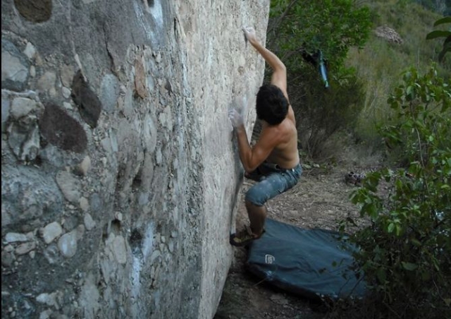 Escalando pared vertical